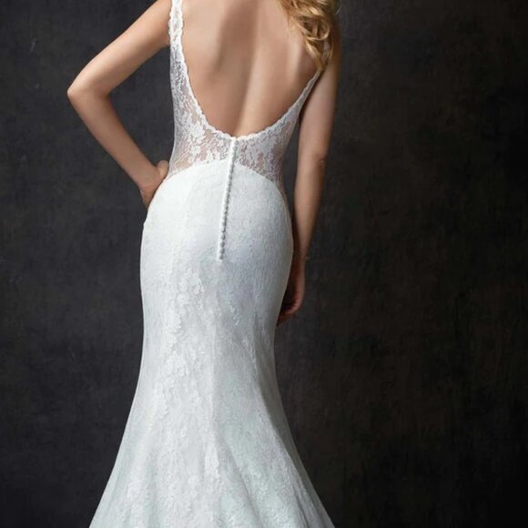 SAMPLE Chantilly Lace Backless Wedding Dress, Ivory Mermaid Fit and Flare Sexy - Picture 7 of 12